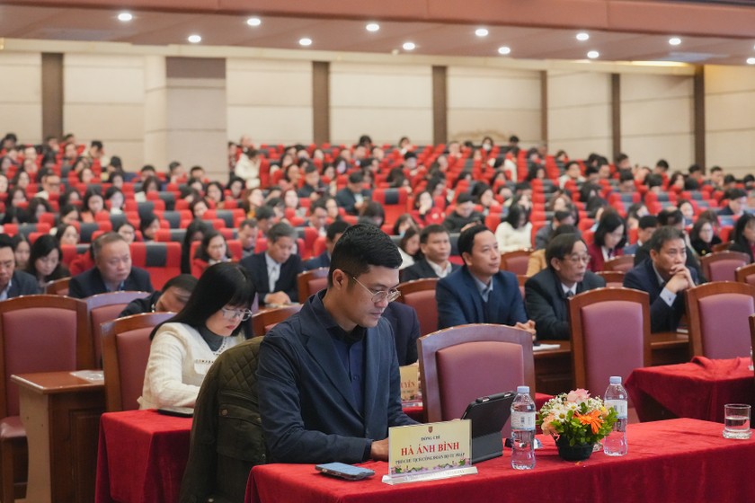 Đồng ch&iacute; H&agrave; &Aacute;nh B&igrave;nh, Ph&oacute; Chủ tịch C&ocirc;ng đo&agrave;n Bộ Tư ph&aacute;p, Ph&oacute; Tổng Bi&ecirc;n tập B&aacute;o Ph&aacute;p luật Việt Nam.