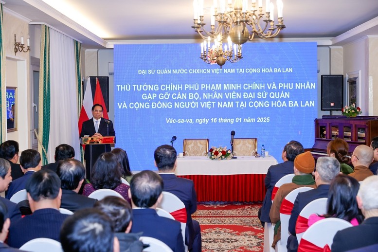 Thủ tướng x&uacute;c động giải đ&aacute;p 10 kiến nghị của kiều b&agrave;o tại Ba Lan ảnh 5
