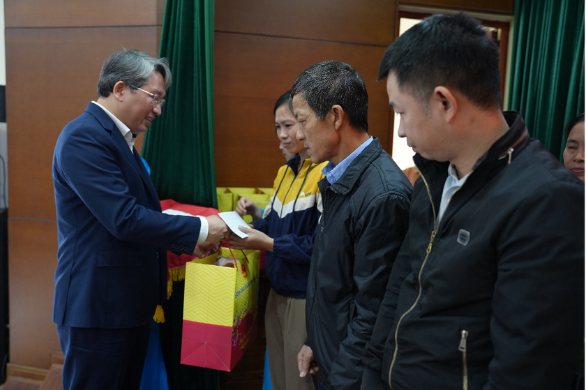 Bộ trưởng Nguyễn Hải Ninh ch&uacute;c mỗi gia đ&igrave;nh người lao động đều c&oacute; một Tết Đo&agrave;n vi&ecirc;n, ấm &aacute;p