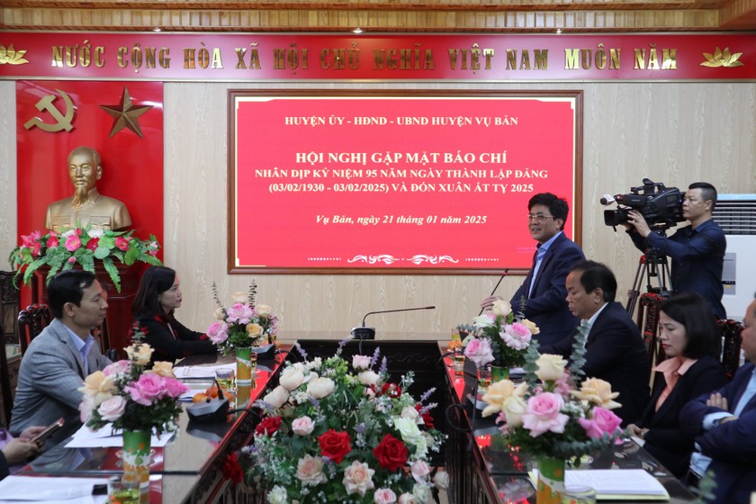 &Ocirc;ng Trần Minh Hoan, B&iacute; thư huyện Vụ Bản th&ocirc;ng tin kế hoạch tổ chức Chợ Viềng Xu&acirc;n 2025 tr&ecirc;n địa b&agrave;n