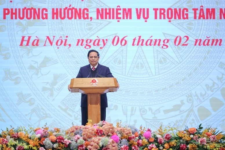 Thủ tướng Phạm Minh Ch&iacute;nh: Chuyển đổi số phải gắn kết chặt chẽ với việc thực hiện cuộc &amp;amp;amp;quot;c&aacute;ch mạng&amp;amp;amp;quot; về sắp xếp, tinh gọn bộ m&aacute;y v&agrave; n&acirc;ng cao chất lượng đội ngũ c&aacute;n bộ c&ocirc;ng chức, vi&ecirc;n chức - Ảnh: VGP/Nhật Bắc