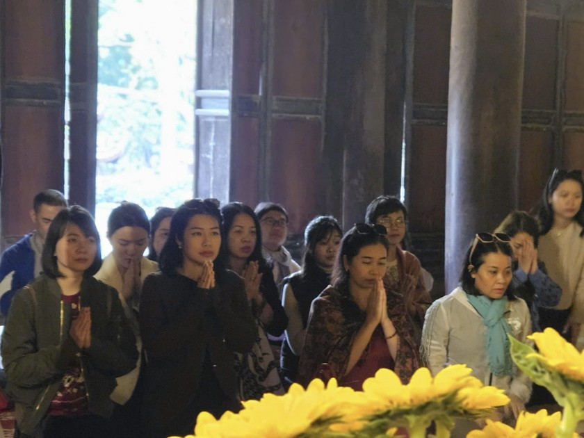 Đầu năm đi lễ ch&iacute;nh l&agrave; n&eacute;t đẹp văn h&oacute;a t&iacute;n ngưỡng, t&acirc;m linh của người Việt.