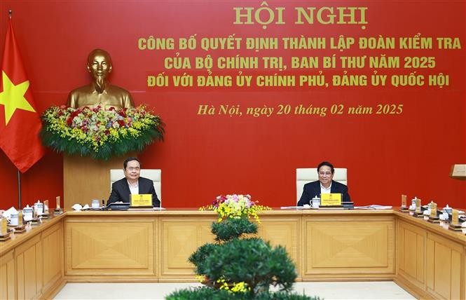 Thủ tướng Phạm Minh Ch&iacute;nh v&agrave; Chủ tịch Quốc hội Trần Thanh Mẫn chủ tr&igrave; hội nghị. Ảnh: Dương Giang/TTXVN