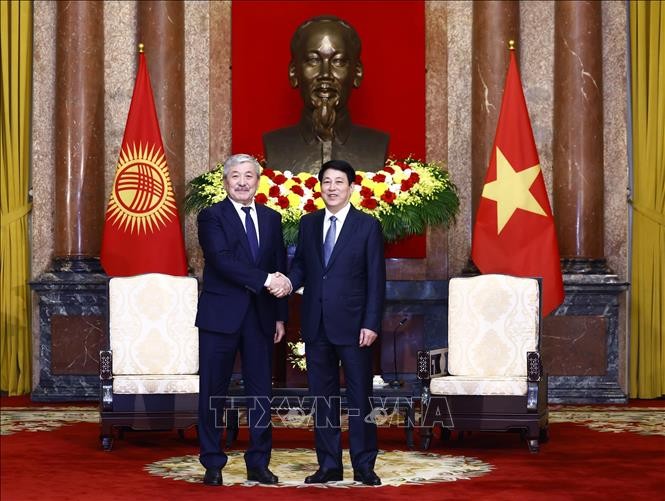 Chủ tịch nước Lương Cường tiếp Thủ tướng Cộng ho&agrave; Kyrgyzstan Adylbek Kasimalyev. Ảnh: L&acirc;m Kh&aacute;nh/TTXVN