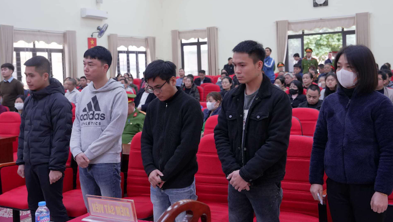C&aacute;c bị c&aacute;o tại phi&ecirc;n xử.
