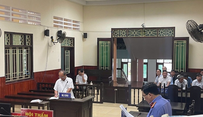To&agrave;n cảnh phi&ecirc;n x&eacute;t xử