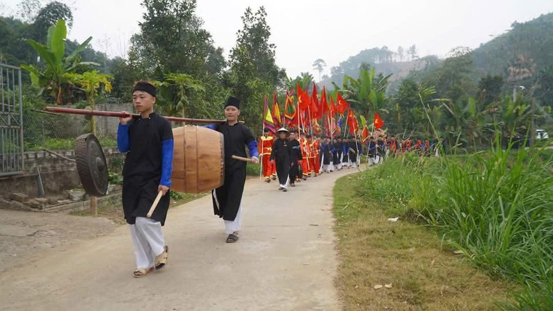 Lễ hội Đền Đ&ocirc;ng Cu&ocirc;ng được tổ chức v&agrave;o ng&agrave;y M&atilde;o đầu ti&ecirc;n của th&aacute;ng Gi&ecirc;ng v&agrave; th&aacute;ng Ch&iacute;n &acirc;m lịch h&agrave;ng năm.