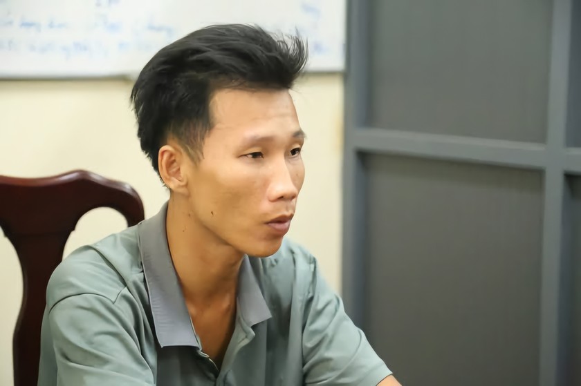 Đối tượng L&ecirc; Th&agrave;nh Vinh tại cơ quan c&ocirc;ng an. Ảnh CACC