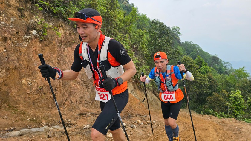 Người đầu ti&ecirc;n 'c&aacute;n đ&iacute;ch' 'Bước ch&acirc;n tr&ecirc;n m&acirc;y' lần II - chinh phục đỉnh T&agrave; X&ugrave;a  ảnh 12