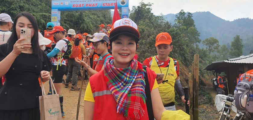Người đầu ti&ecirc;n 'c&aacute;n đ&iacute;ch' 'Bước ch&acirc;n tr&ecirc;n m&acirc;y' lần II - chinh phục đỉnh T&agrave; X&ugrave;a  ảnh 13