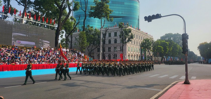 H&ugrave;ng tr&aacute;ng cảnh diễu binh, diễu h&agrave;nh cấp Nh&agrave; nước s&aacute;ng 30/4 ảnh 5