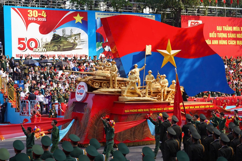H&ugrave;ng tr&aacute;ng cảnh diễu binh, diễu h&agrave;nh cấp Nh&agrave; nước s&aacute;ng 30/4 ảnh 3