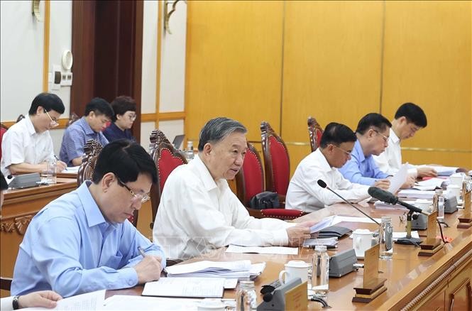 Tổng B&iacute; thư T&ocirc; L&acirc;m chủ tr&igrave; cuộc họp của Bộ Ch&iacute;nh trị, Ban B&iacute; thư. Ảnh: Thống Nhất/TTXVN