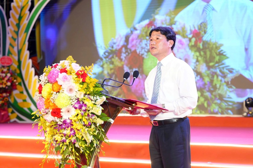 Phó Chủ tịch UBND huyện Gia Lâm Trương Văn Học phát biểu tại buổi lễ.