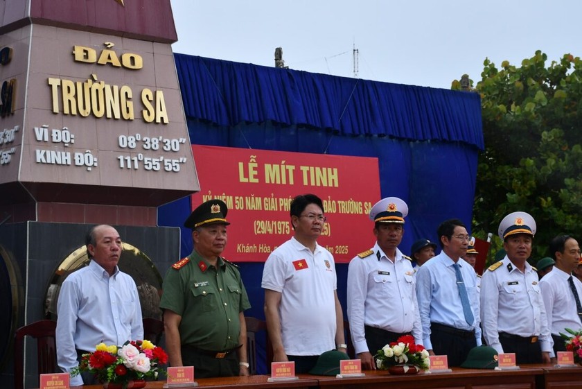 C&aacute;c đại biểu tham gia Lễ kỷ niệm 50 năm Ng&agrave;y Giải ph&oacute;ng quần đảo Trường Sa
