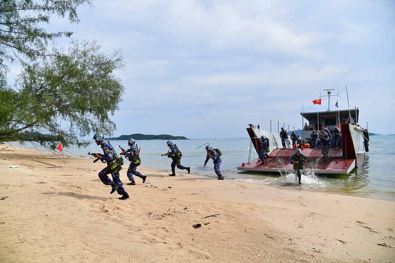 Xây dựng Quân chủng tinh, gọn, mạnh, hiện đại; chủ động chuẩn bị mọi điều kiện cho nhiệm vụ bảo vệ Tổ quốc và sẵn sàng cho mọi tình huống, kể cả chiến tranh hiện đại