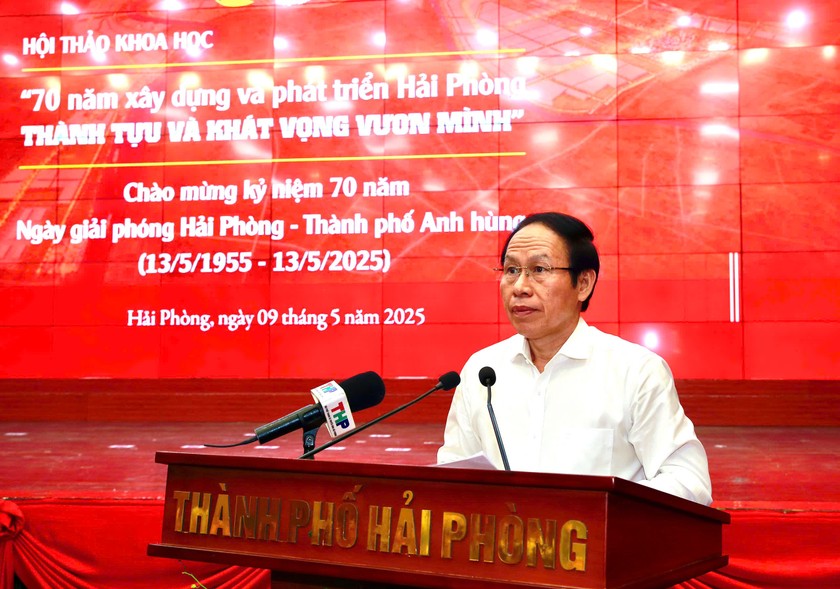 B&iacute; thư Th&agrave;nh ủy Hải Ph&ograve;ng L&ecirc; Tiến Ch&acirc;u ph&aacute;t biểu tại hội thảo.