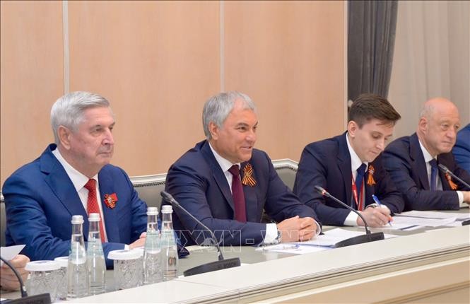 Chủ tịch Duma Quốc gia Vyacheslav Volodin v&agrave; đo&agrave;n LB Nga tại cuộc hội kiến Tổng B&iacute; thư T&ocirc; L&acirc;m. Ảnh: TTXVN