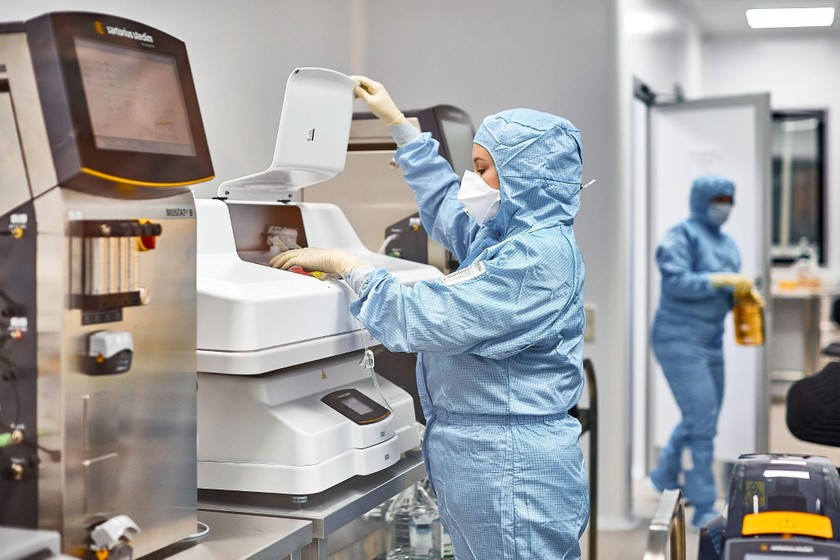 B&ecirc;n trong nh&agrave; m&aacute;y của Binnopharm, một trong những nh&agrave; sản xuất dược phẩm lớn nhất nước Nga. Ảnh: Binnopharm