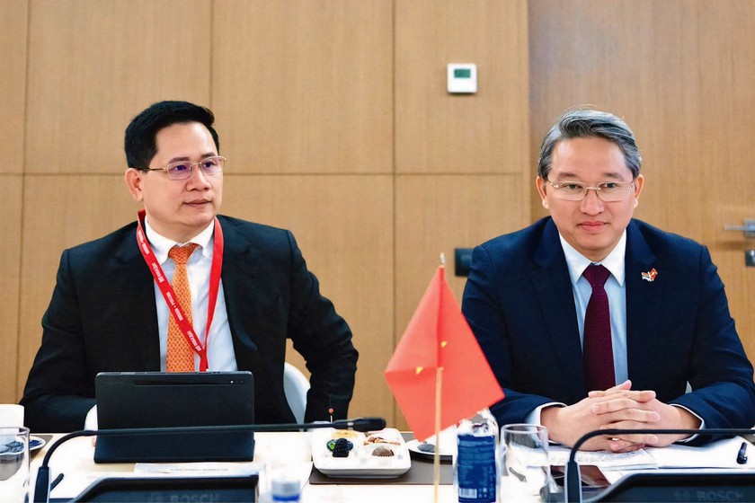 Bộ trưởng Bộ Tư ph&aacute;p Nguyễn Hải Ninh v&agrave; Vụ trưởng Vụ Hợp t&aacute;c Quốc tế Nguyễn Hữu Huy&ecirc;n tại Hội đ&agrave;m