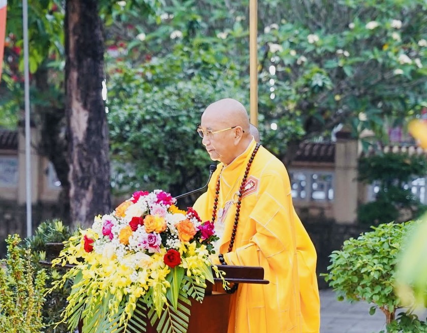 Ho&agrave; thượng Th&iacute;ch Khế Chơn cung tuy&ecirc;n Th&ocirc;ng điệp Đại lễ Phật đản - Phật lịch 2569 của Đức Ph&aacute;p chủ GHPGVN.