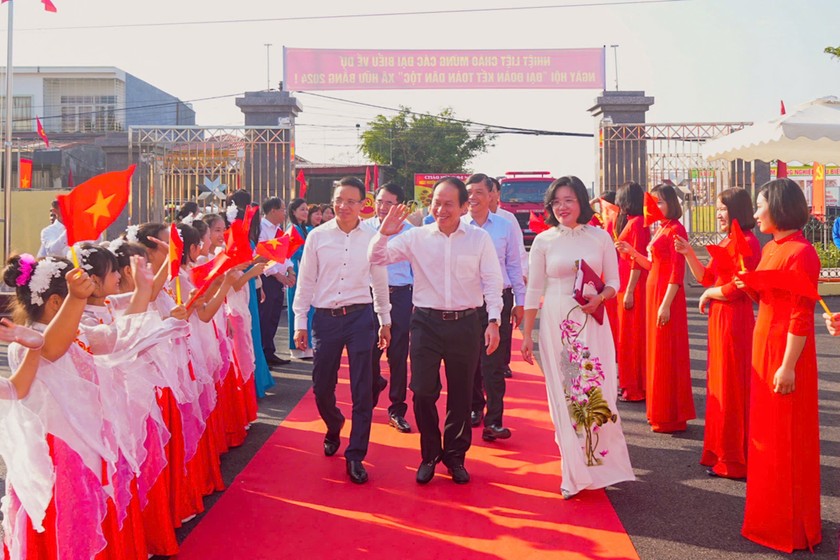 B&iacute; thư Th&agrave;nh ủy L&ecirc; Tiến Ch&acirc;u dự Ng&agrave;y hội đo&agrave;n kết to&agrave;n d&acirc;n tại x&atilde; Hữu Bằng, Kiến Thụy, Hải Ph&ograve;ng. (Ảnh trong b&agrave;i: PV)