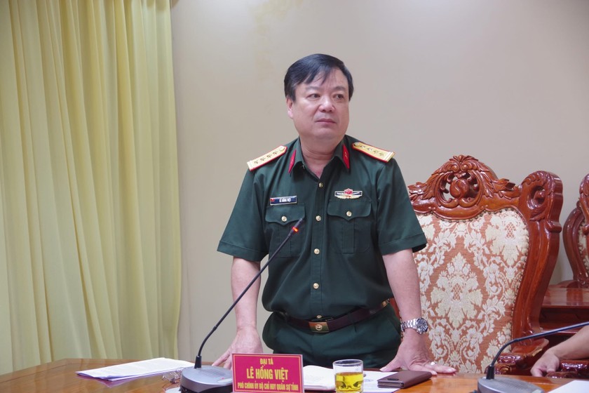 Đại t&aacute; L&ecirc; Hồng Việt, Ph&oacute; Ch&iacute;nh ủy Bộ CHQS tỉnh ph&aacute;t biểu tại Hội nghị.