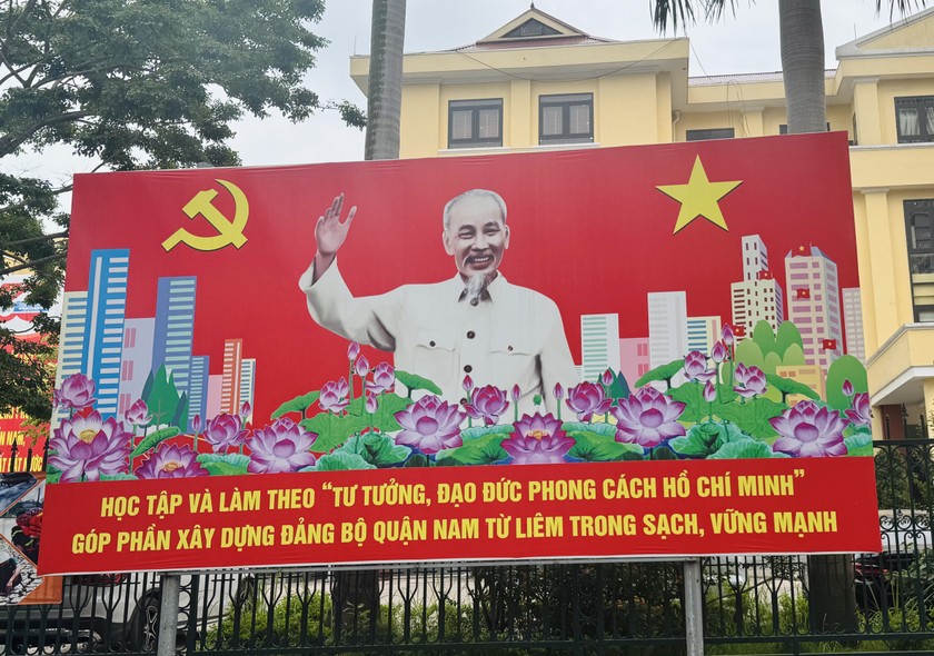 Chủ tịch Hồ Ch&iacute; Minh kh&ocirc;ng chỉ g&oacute;p phần tạo ra một chế độ mới, một thời đại mới m&agrave; c&ograve;n tạo ra một nền văn h&oacute;a mới trong lịch sử ph&aacute;t triển của d&acirc;n tộc Việt Nam, g&oacute;p phần to lớn v&agrave;o sự ph&aacute;t triển chung của văn h&oacute;a nh&acirc;n loại.