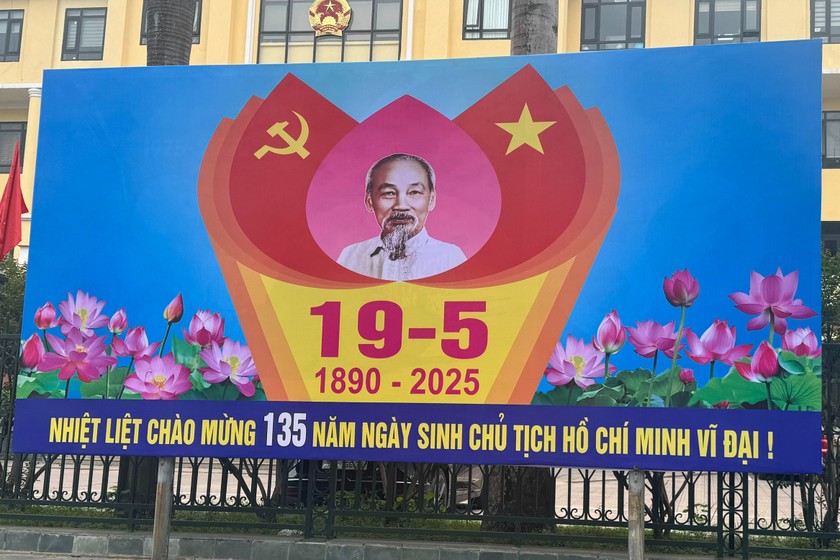 Hồ Ch&iacute; Minh, anh h&ugrave;ng giải ph&oacute;ng d&acirc;n tộc - &ldquo;Người l&agrave; một biểu tượng kiệt xuất về quyết t&acirc;m của cả một d&acirc;n tộc, đ&atilde; cống hiến trọn đời m&igrave;nh cho sự nghiệp giải ph&oacute;ng d&acirc;n tộc của Nh&acirc;n d&acirc;n Việt Nam, g&oacute;p phần v&agrave;o cuộc đấu tranh chung của c&aacute;c d&acirc;n tộc v&igrave; h&ograve;a b&igrave;nh, độc lập d&acirc;n tộc, d&acirc;n chủ v&agrave; tiến bộ x&atilde; hội&rdquo;.