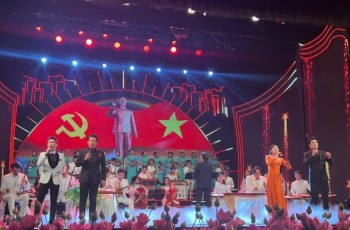 Quà tháng 5 dâng Người