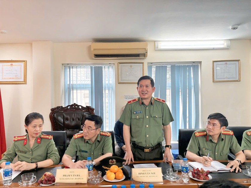Thiếu tướng Đinh Văn Nơi ph&aacute;t biểu tại buổi Lễ. (Ảnh: PV)