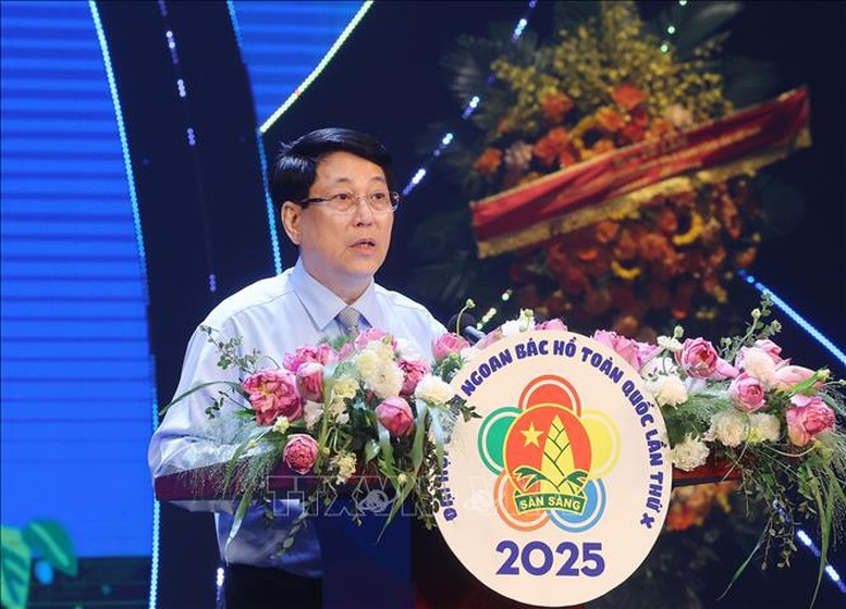 Chủ tịch nước Lương Cường tin tưởng rằng 500 tấm gương thiếu nhi ti&ecirc;u biểu đang c&oacute; mặt tại đ&acirc;y sẽ l&agrave; những &ldquo;sứ giả&rdquo; truyền cảm hứng t&iacute;ch cực, khơi dậy kh&aacute;t vọng, ước mơ v&agrave; &yacute; niệm cống hiến cho thế hệ thiếu nhi của nước nh&agrave; - Ảnh: TTXVN