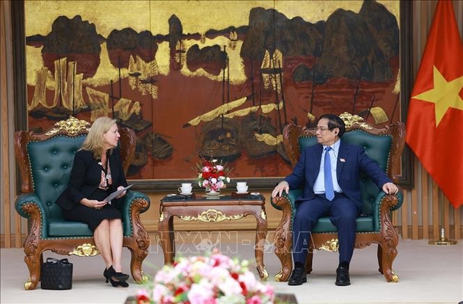 Thủ tướng Phạm Minh Ch&iacute;nh tiếp b&agrave; Mariam J. Sherman, Gi&aacute;m đốc Quốc gia Ng&acirc;n h&agrave;ng Thế giới (WB) khu vực Việt Nam, L&agrave;o, Campuchia. Ảnh: Dương Giang/TTXVN