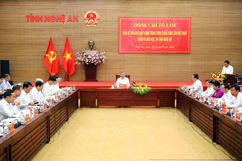 Quang cảnh buổi l&agrave;m việc. Ảnh: Th&agrave;nh Cường.