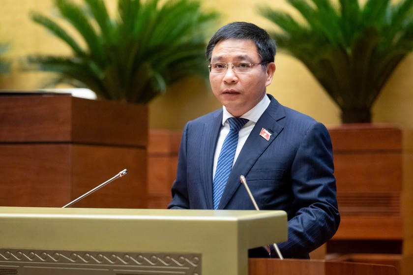 Bộ trưởng Bộ T&agrave;i ch&iacute;nh Nguyễn Văn Thắng tr&igrave;nh b&agrave;y Tờ tr&igrave;nh. (Ảnh: Cổng TTĐTQH)