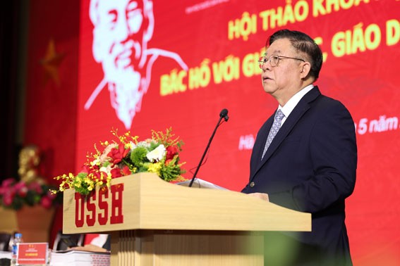 Trưởng Ban Tuy&ecirc;n gi&aacute;o v&agrave; D&acirc;n vận Trung ương Nguyễn Trọng Nghĩa ph&aacute;t biểu tại Hội thảo. (Ảnh: ĐHQGHN).