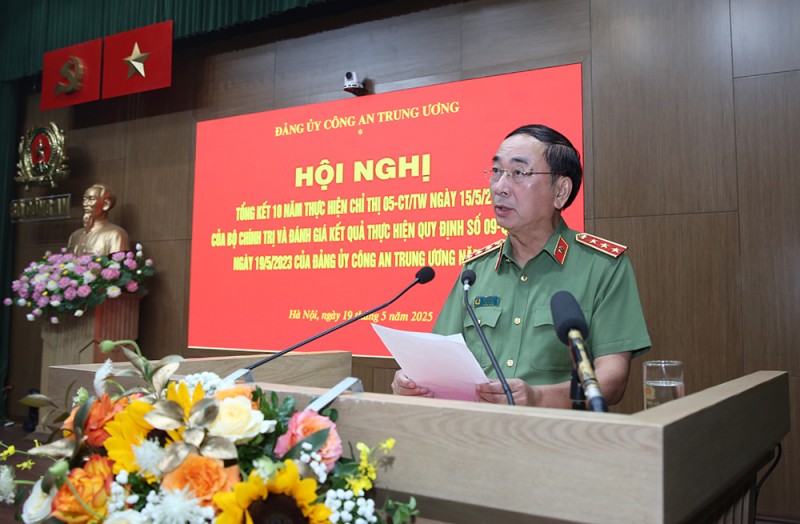 Thượng tướng Trần Quốc Tỏ ph&aacute;t biểu khai mạc Hội nghị.