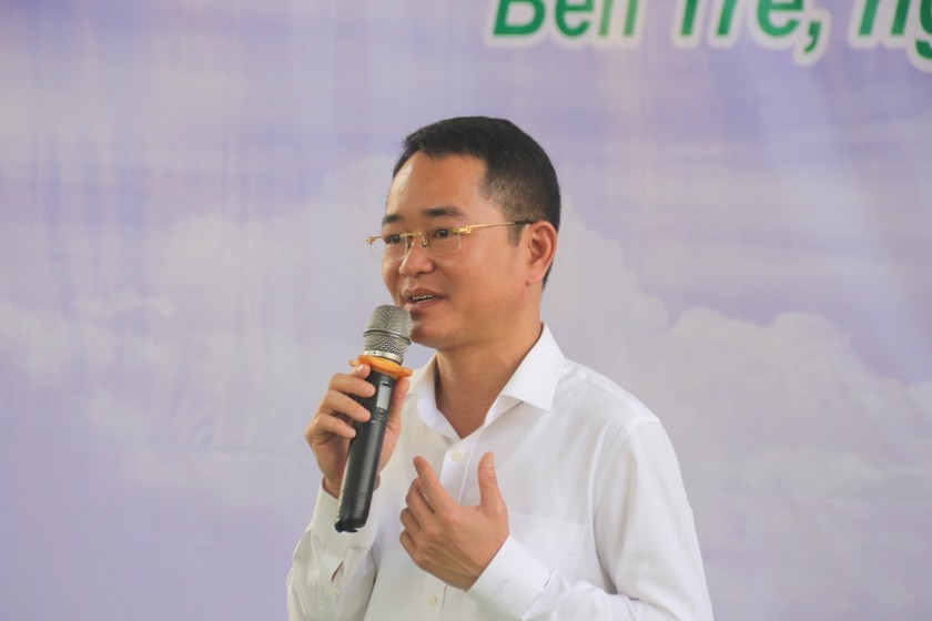 TS. Vũ Hoài Nam - Tổng Biên tập Báo Pháp luật Việt Nam bày tỏ niềm vui và vinh dự khi có mặt tại Bến Tre - quê hương Đồng Khởi anh hùng đúng kỷ niệm 135 năm ngày sinh Chủ tịch Hồ Chí Minh.