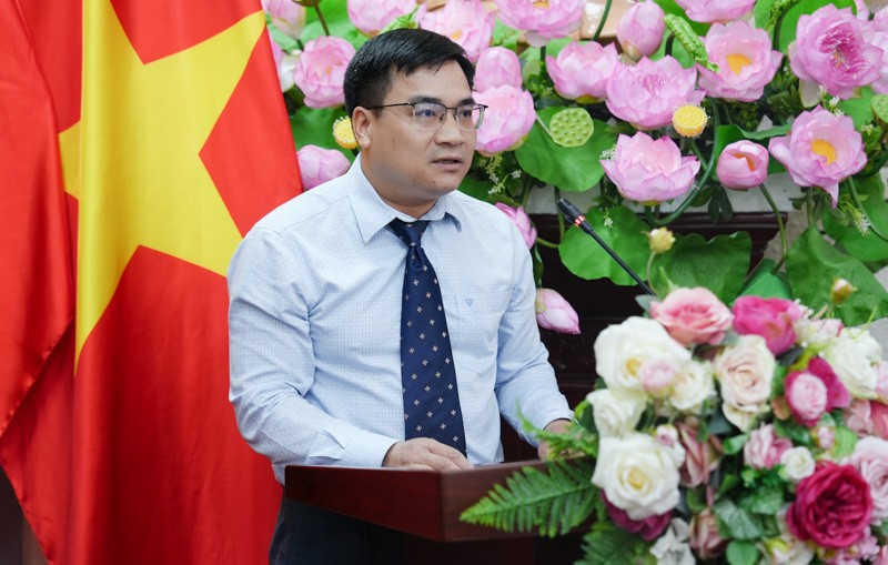 đồng ch&iacute; L&ecirc; Tuấn Phong, Ph&oacute; Vụ trưởng Vụ C&ocirc;ng t&aacute;c x&acirc;y dựng văn bản quy phạm ph&aacute;p luật ph&aacute;t biểu nhận nhiệm vụ.