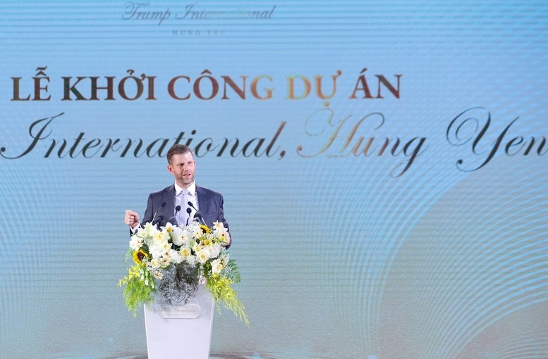 &Ocirc;ng Eric Trump - Ph&oacute; Chủ tịch Tập đo&agrave;n Trump Organization ph&aacute;t biểu tại buổi lễ. (Ảnh: Chinhphu.vn)