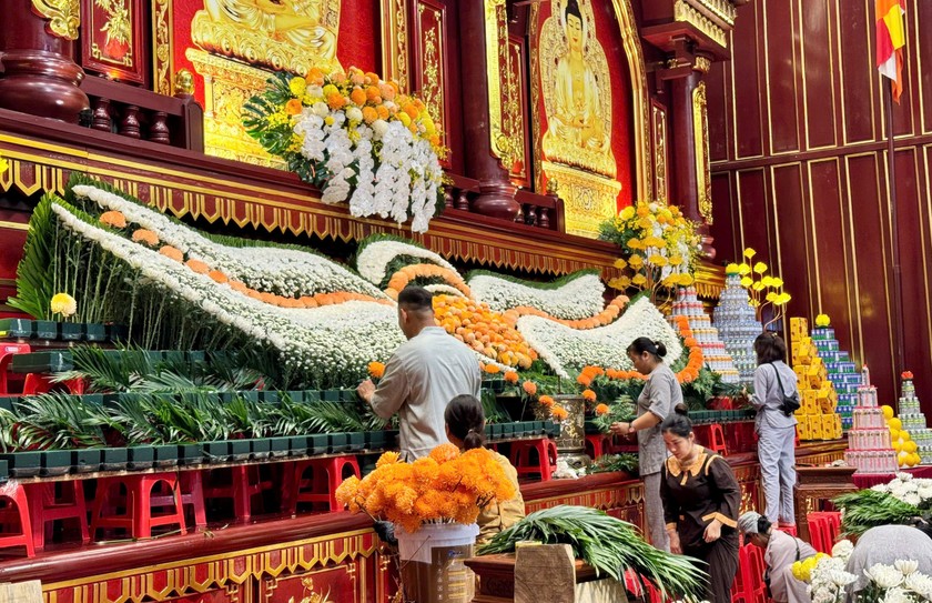 Lễ chi&ecirc;m b&aacute;i x&aacute; lợi Phật từ 13h00 ng&agrave;y 25/5/2025 đến 06h00 ng&agrave;y 28/5 (24h/24h).