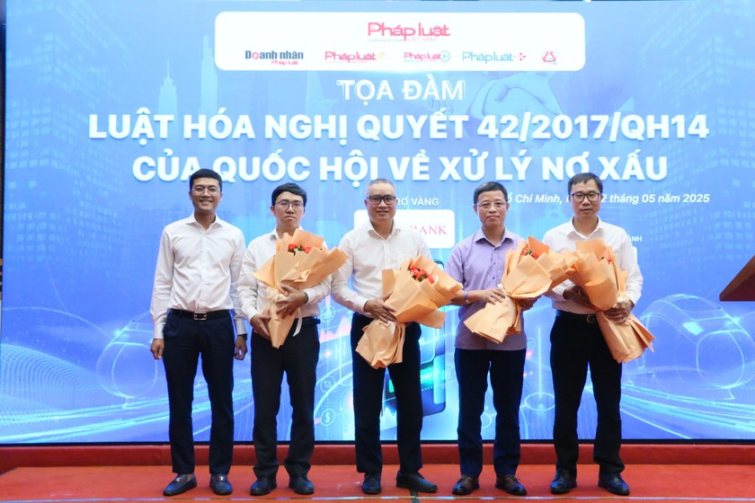 Cần tiếp tục 