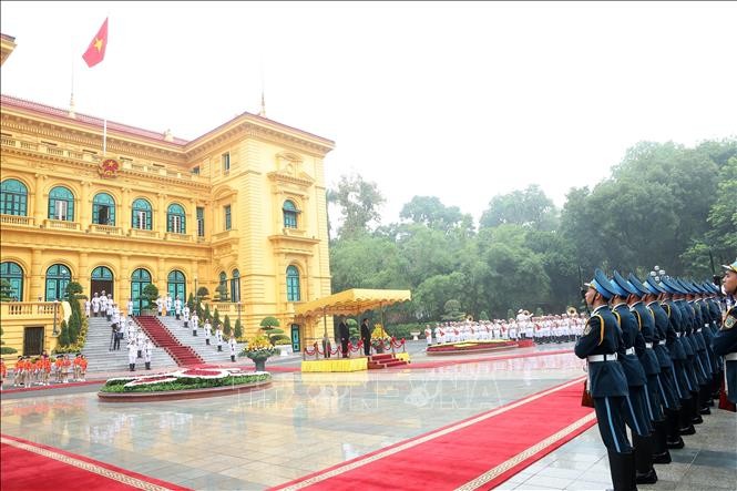 Lễ đ&oacute;n Tổng thống Hungary Sulyok Tamas v&agrave; Phu nh&acirc;n thăm ch&iacute;nh thức Việt Nam. Ảnh: L&acirc;m Kh&aacute;nh/TTXVN