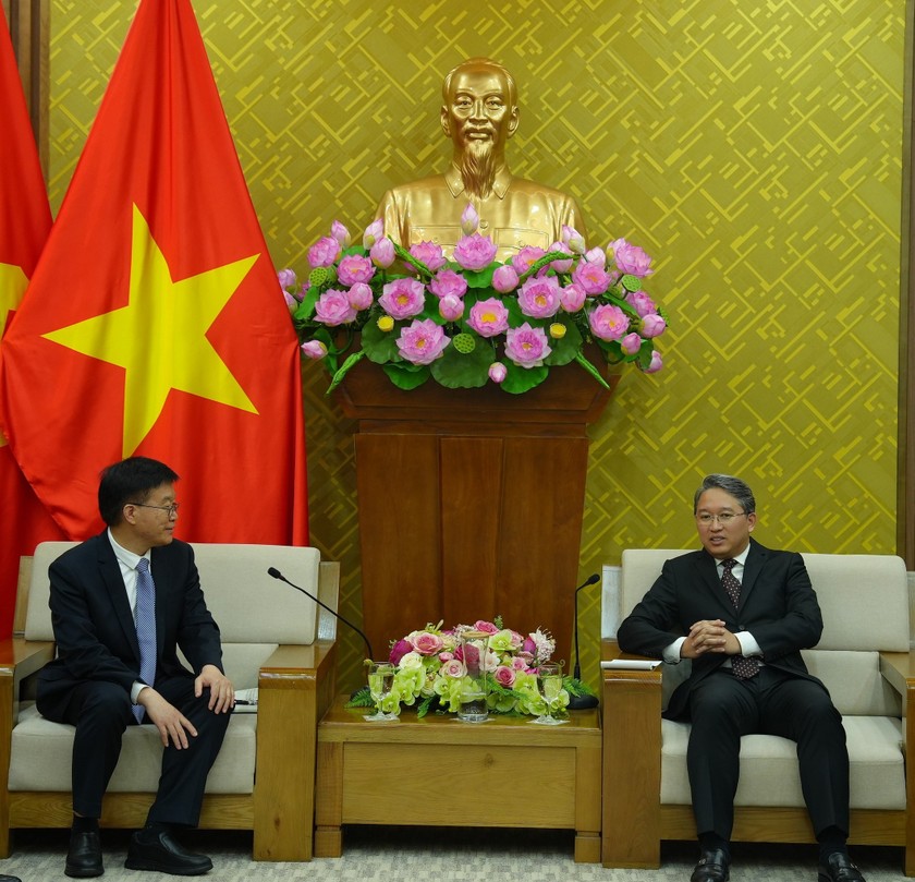 Bộ trưởng Bộ Tư ph&aacute;p Việt Nam Nguyễn Hải Ninh tiếp B&iacute; thư Ban Ch&iacute;nh ph&aacute;p Quảng T&acirc;y, Trung Quốc Mi&ecirc;u Kh&aacute;nh Vượng.