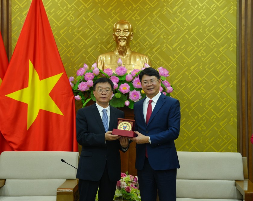 Thứ trưởng Nguyễn Thanh Tịnh v&agrave; đồng ch&iacute; Mi&ecirc;u Kh&aacute;nh Vượng.