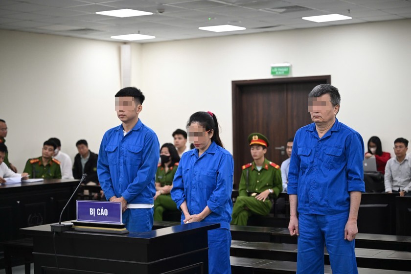 C&aacute;c bị c&aacute;o tại t&ograve;a.