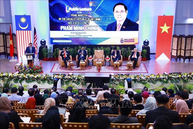 Thủ tướng Phạm Minh Ch&iacute;nh ph&aacute;t biểu tại Đại học Quốc gia Malaysia. Ảnh: Dương Giang/TTXVN