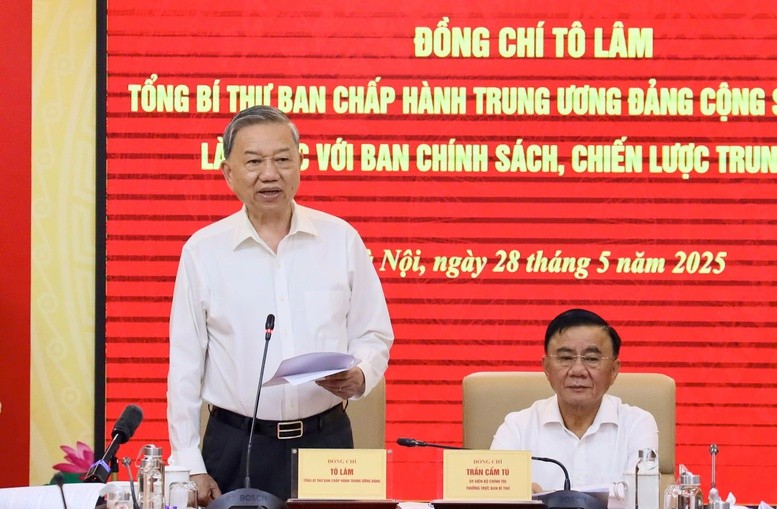 Tổng B&iacute; thư T&ocirc; L&acirc;m ph&aacute;t biểu chỉ đạo tại buổi l&agrave;m việc. (Ảnh: VGP)