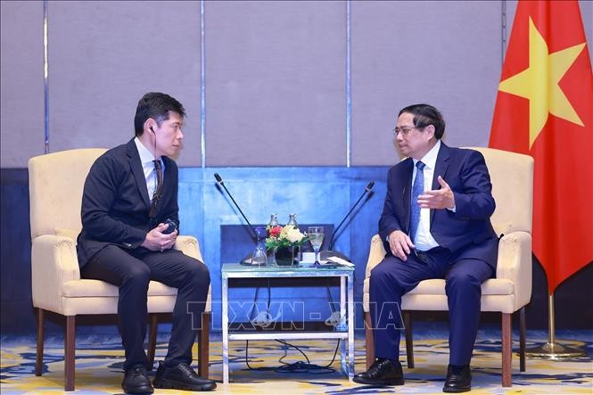 Thủ tướng Phạm Minh Ch&iacute;nh tiếp Gi&aacute;m đốc Điều h&agrave;nh v&agrave; Đồng s&aacute;ng lập Tập đo&agrave;n Grab Anthony Tan. Ảnh: Dương Giang/TTXVN