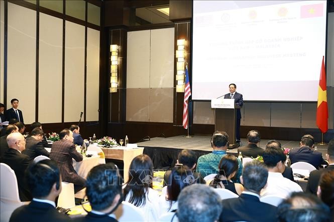 Thủ tướng Phạm Minh Ch&iacute;nh ph&aacute;t biểu tại chương tr&igrave;nh gặp gỡ doanh nghiệp Việt Nam - Malaysia. Ảnh: Dương Giang/TTXVN